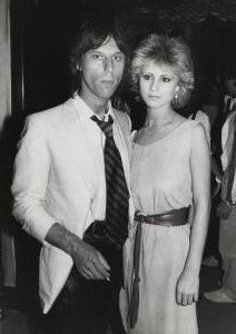 Jeff Beck and wife, Sandra Cash, 1984, NY.jpg